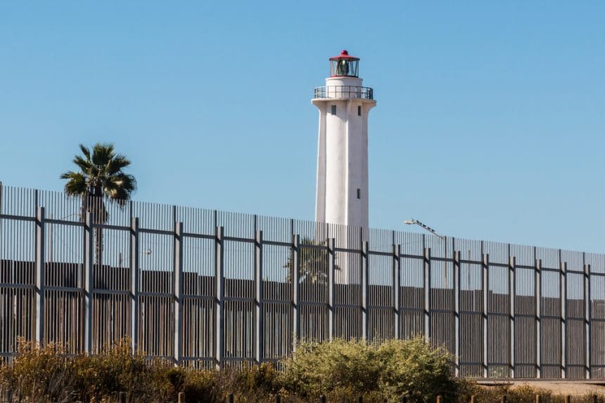 ‘멕시코 장벽 건설’ 예산 난항에 미 정부 셧다운 우려, 해답은 ‘블록체인’
