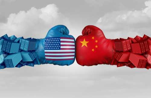 트럼프 대 중국 관세 부과 발언 후 주가 급락, 비트코인 급등