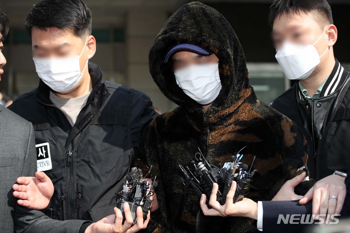 코인원, 강남 살인 P코인 상장유지 논란…급등락 반복