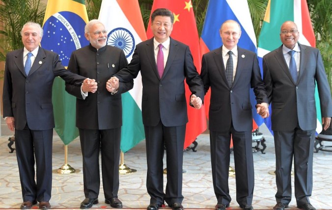 브라질 러시아 인도 중국 남아공(BRICS) GDP 총계 G7 추월–구매력(PPP) 기준