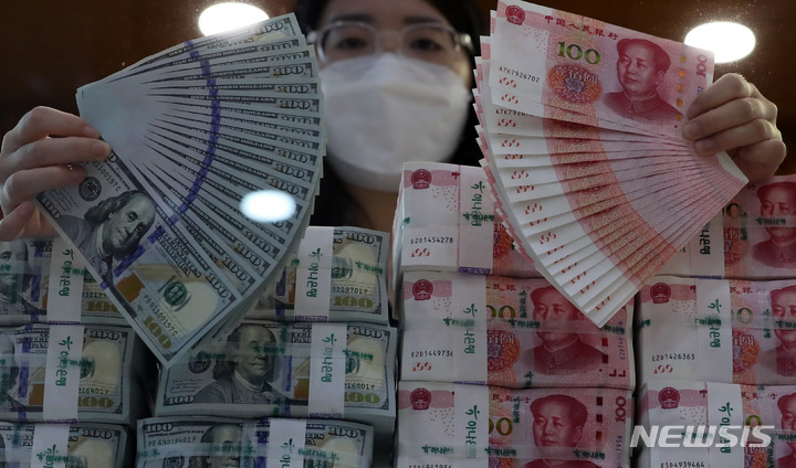 “중국 외환보유액 6조달러…절반은 장부상 숨겨져 있다” …미국 재무부 전 관리 주장