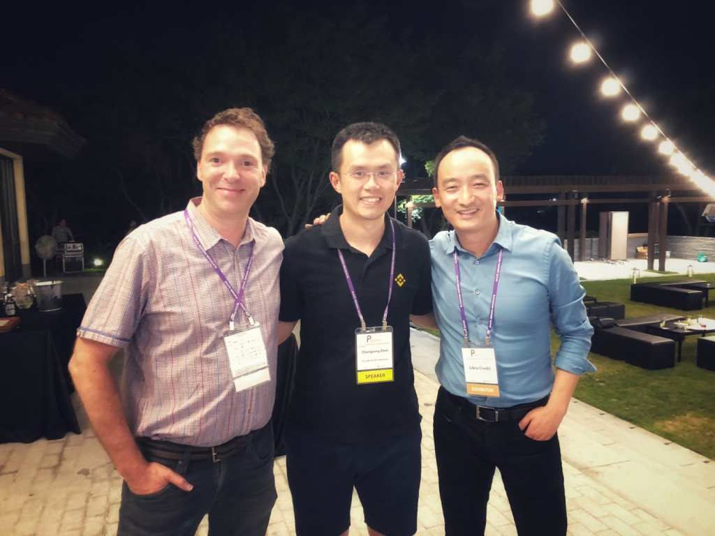 <왼쪽부터 Libra Credit 의 Co-founder Dan Schatt, Binance 의 CEO인 Zhao Changpeng, Libra Credit 의 Co-founder Lu Hua></noscript>” /></td></tr><tr><td class=